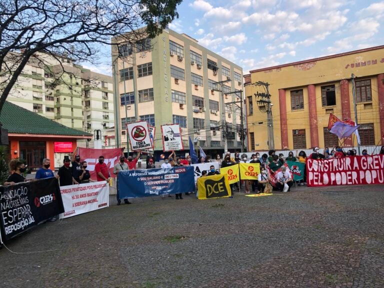 Sindicatos foram à praça sensibilizar população sobre prejuízos da Reforma Administrativa
