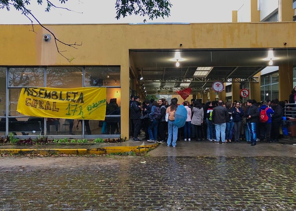 Assembleia geral da UFSM tem presença massiva da comunidade acadêmica