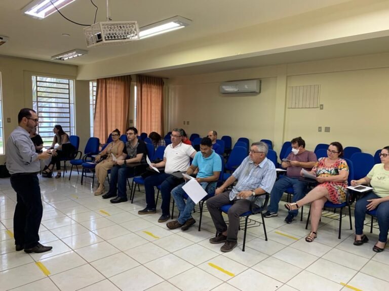 Em reunião no Politécnico, sindicato orienta categoria sobre cota parte do auxílio pré-escolar