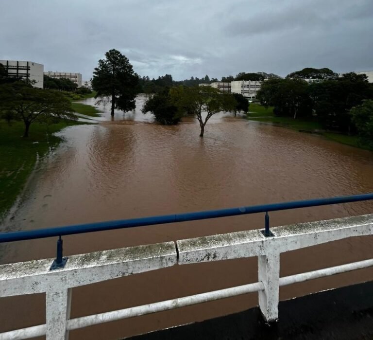 UFSM busca mitigar efeitos das chuvas, mas estudantes sofrem