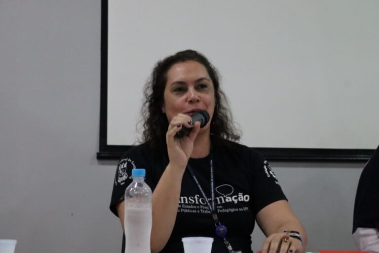 Diretora do Sinasefe ressalta importância do debate sobre formação docente e melhoria da educação